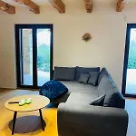 Seaside Villa Linardići