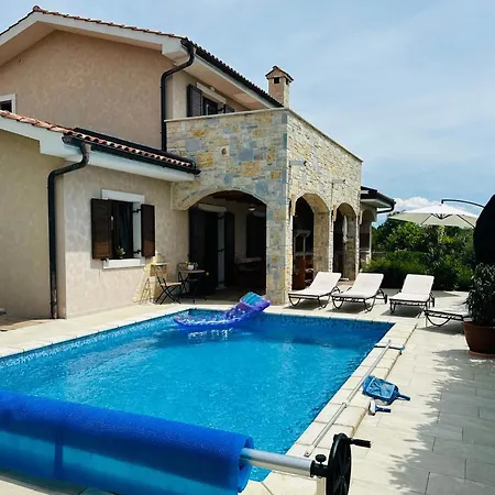 Seaside Villa *